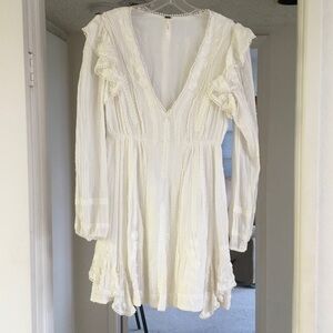 FREE PEOPLE/“ISABELLA”WHITE EMBROIDERED & RUFFLE MINI DRESS/NEW